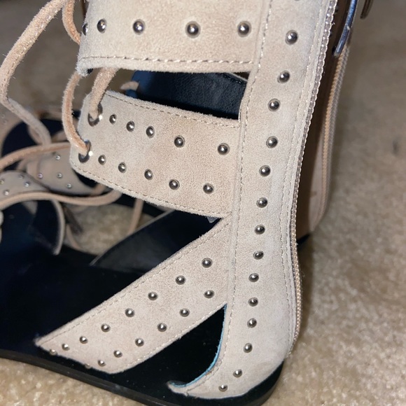 Tied up stud sandals 🤎 - Picture 4 of 8